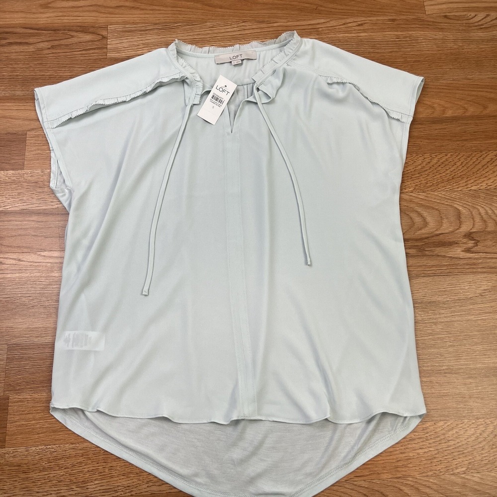 Loft Short Sleeve Mint Green Blouse Women'sโ Size Small V-Neck Pullover NEW